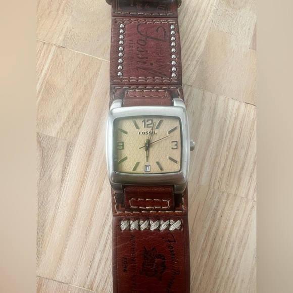 Fossil ladies rectangular silver tone embossed leather watch NEW BATTERY main image 5